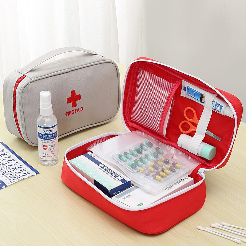 Travel Accessories And Gadgets - Perlengkapan Perjalanan Tas Obat Kotak P3K