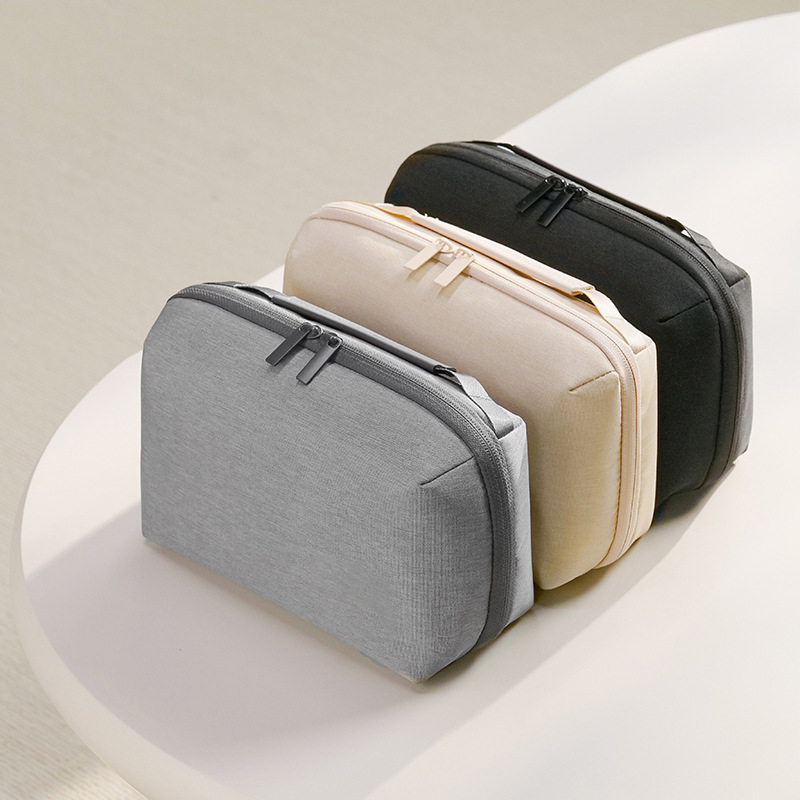 Travel Accessories And Gadgets - Tas Organizer Perlengkapan Perjalanan, Kabel USB,