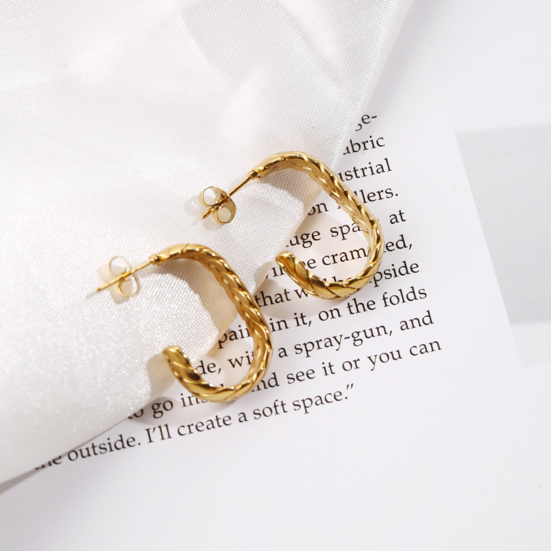 1 buah anting stud berbentuk s - Travel Accessories As Gifts ulasan dan harga